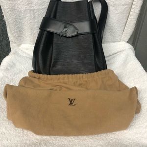 Louis Vuitton Authentic 100%.                                        Sac dEpaule